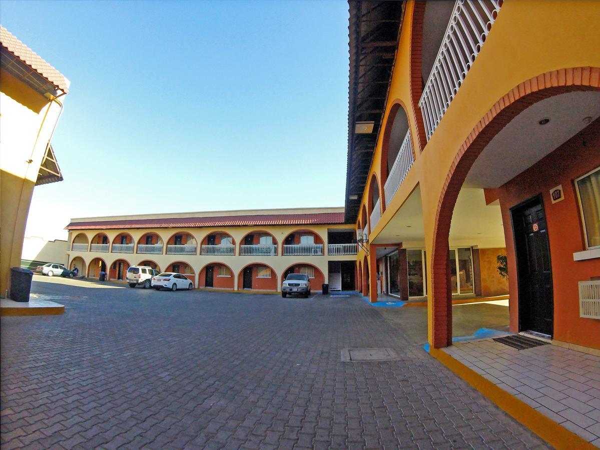 Hotel Las Torres Mexicali Exterior foto